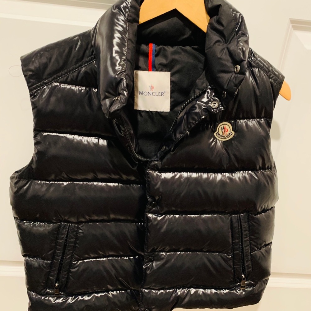 Moncler Shiny Men Vest Size 2. Worn once.